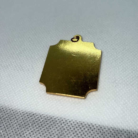 SAIL BOAT PENDANT MEDAL GOLD TONE VINTAGE - Picture 5 of 8